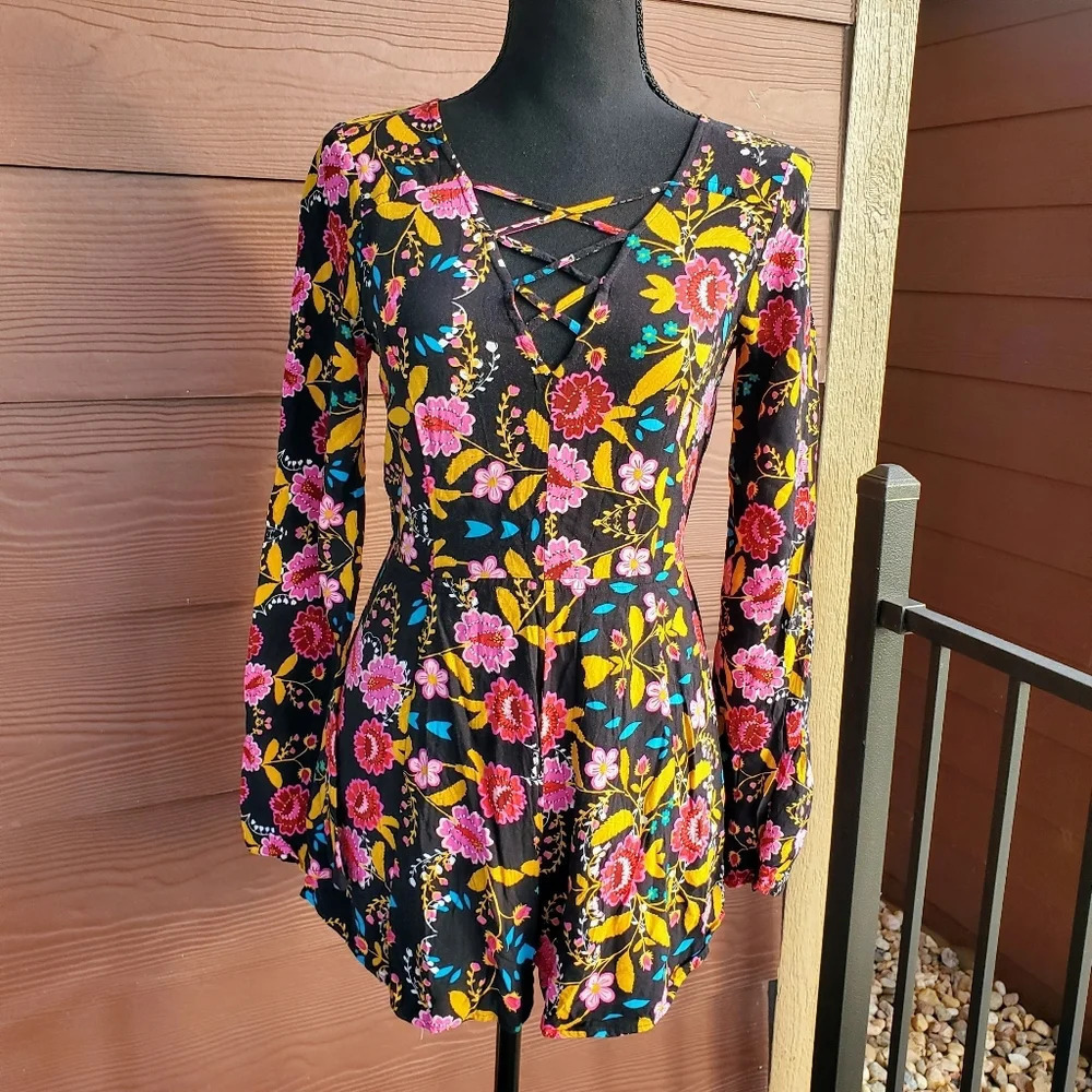 EXPRESS Women's Size 2 Multicolored Floral Romper